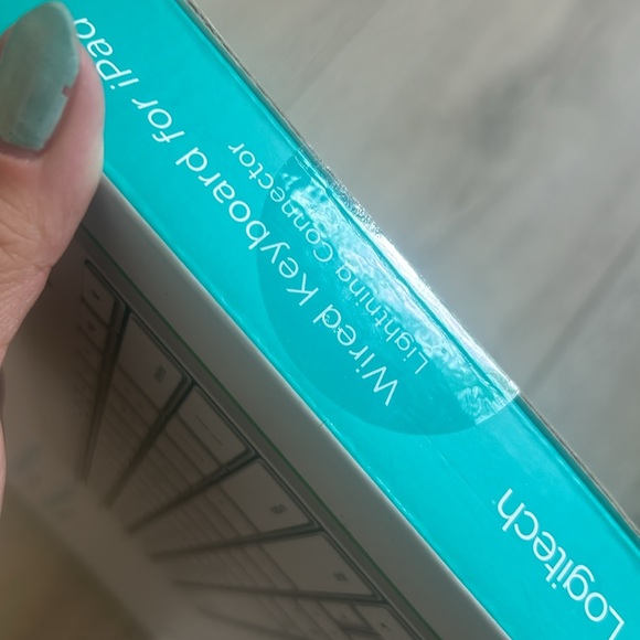 New In Box Keyboard - Picture 3 of 3